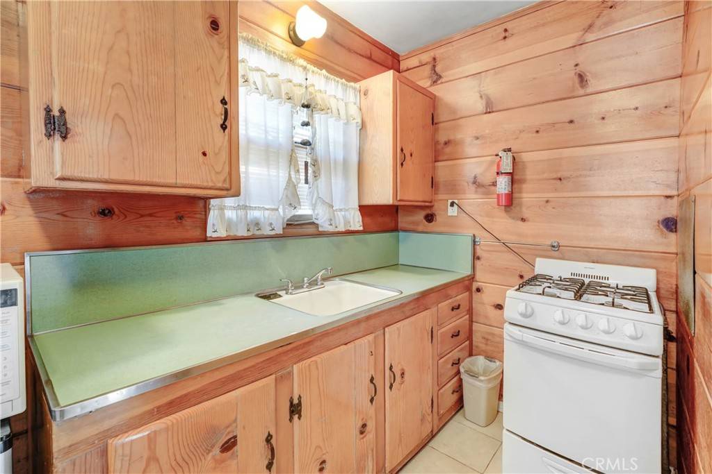 Wrightwood, CA 92397,1098 State Hwy 2