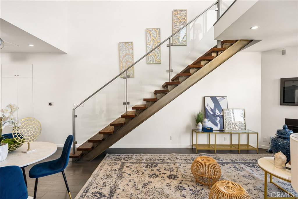 West Hollywood, CA 90048,660 N Sweetzer AVE #302