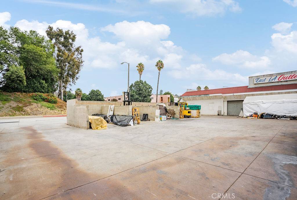 Los Angeles, CA 90022,4754 Floral DR