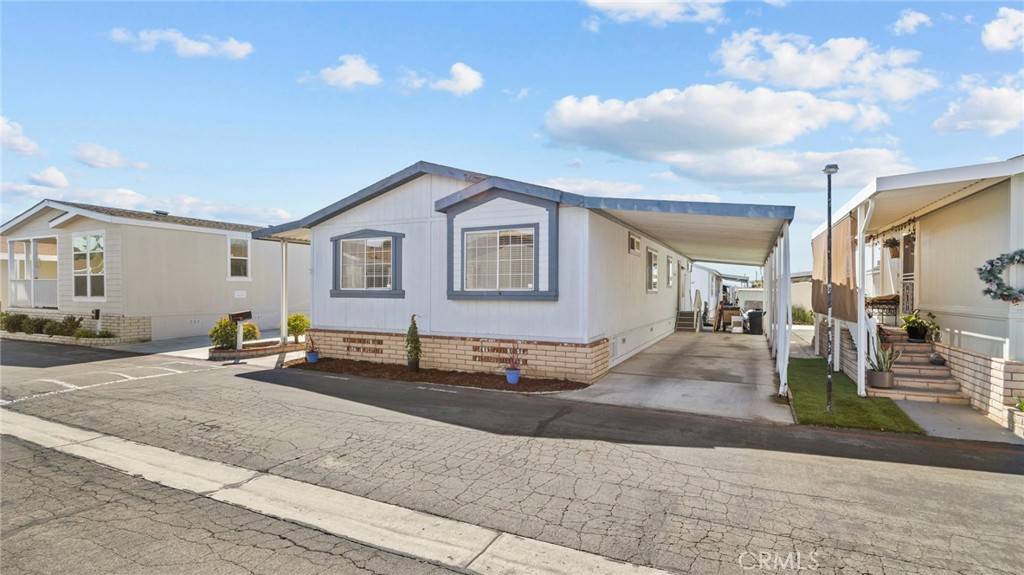 Fountain Valley, CA 92708,110 Pigeon LN