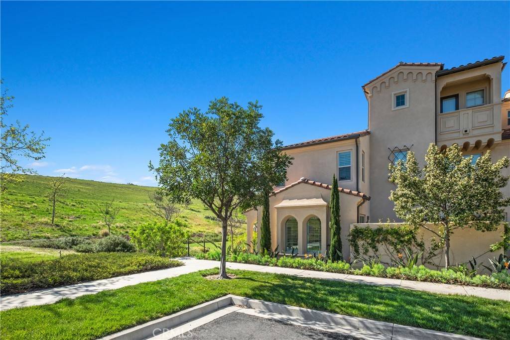 Irvine, CA 92618,86 Outwest