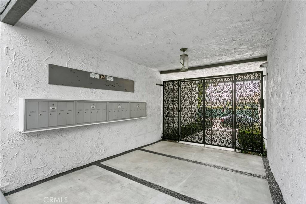 Los Angeles, CA 90025,1712 Colby AVE #105