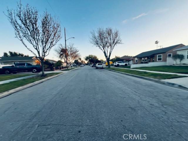 Bellflower, CA 90706,13913 Mcnab AVE