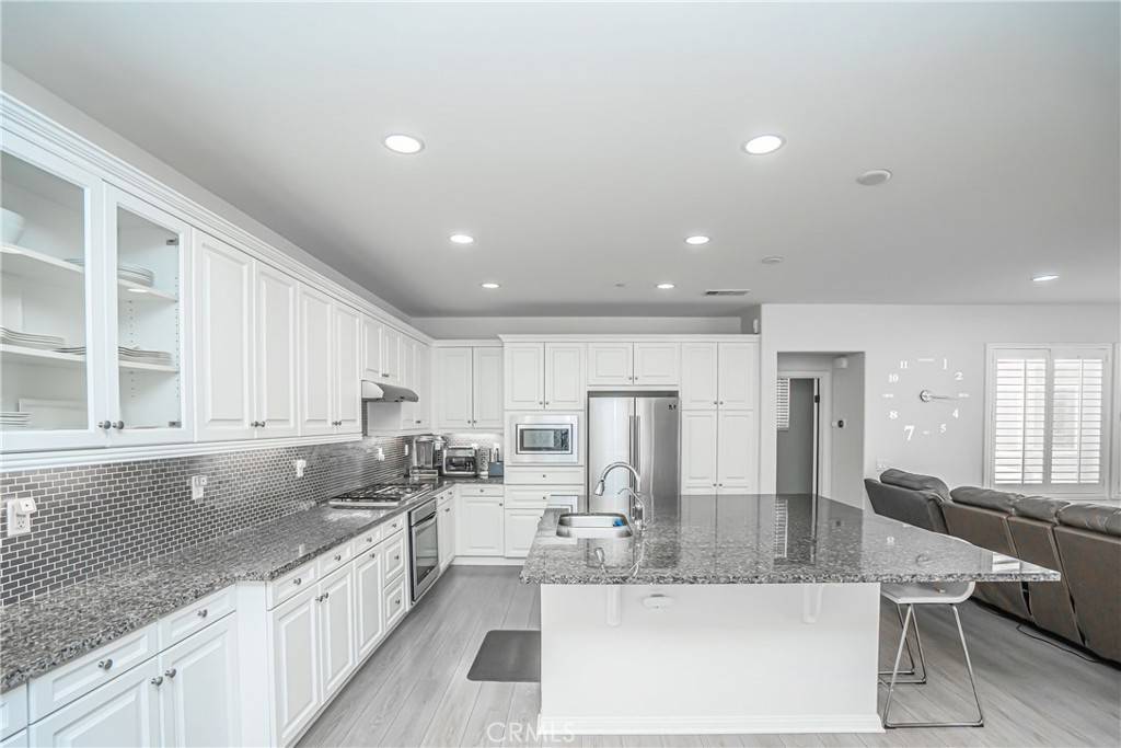 1122 Gardiner LN Fullerton, CA 92833