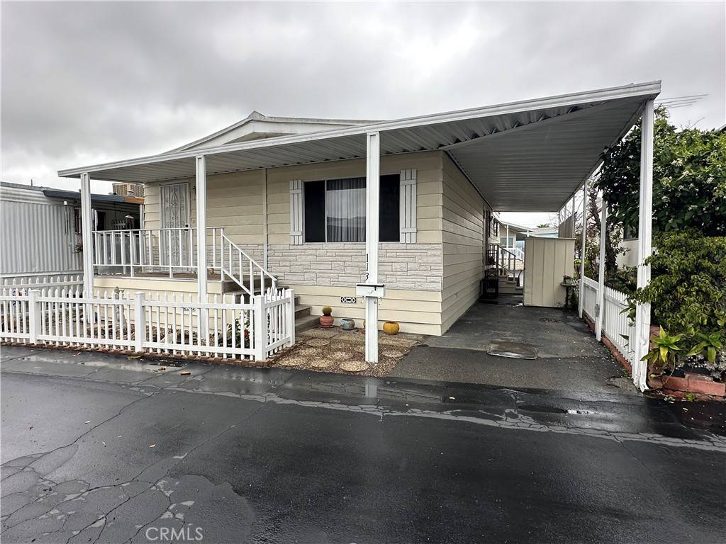 Hawaiian Gardens, CA 90716,12550 Carson St. #113