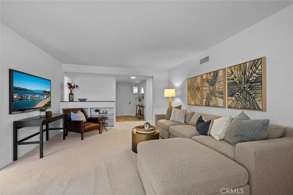 Carson, CA 90745,338 E Desford