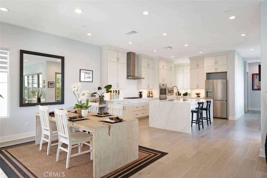Irvine, CA 92618,135 Bosal