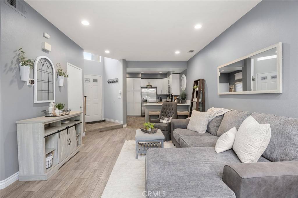 Anaheim Hills, CA 92808,950 S Country Glen WAY
