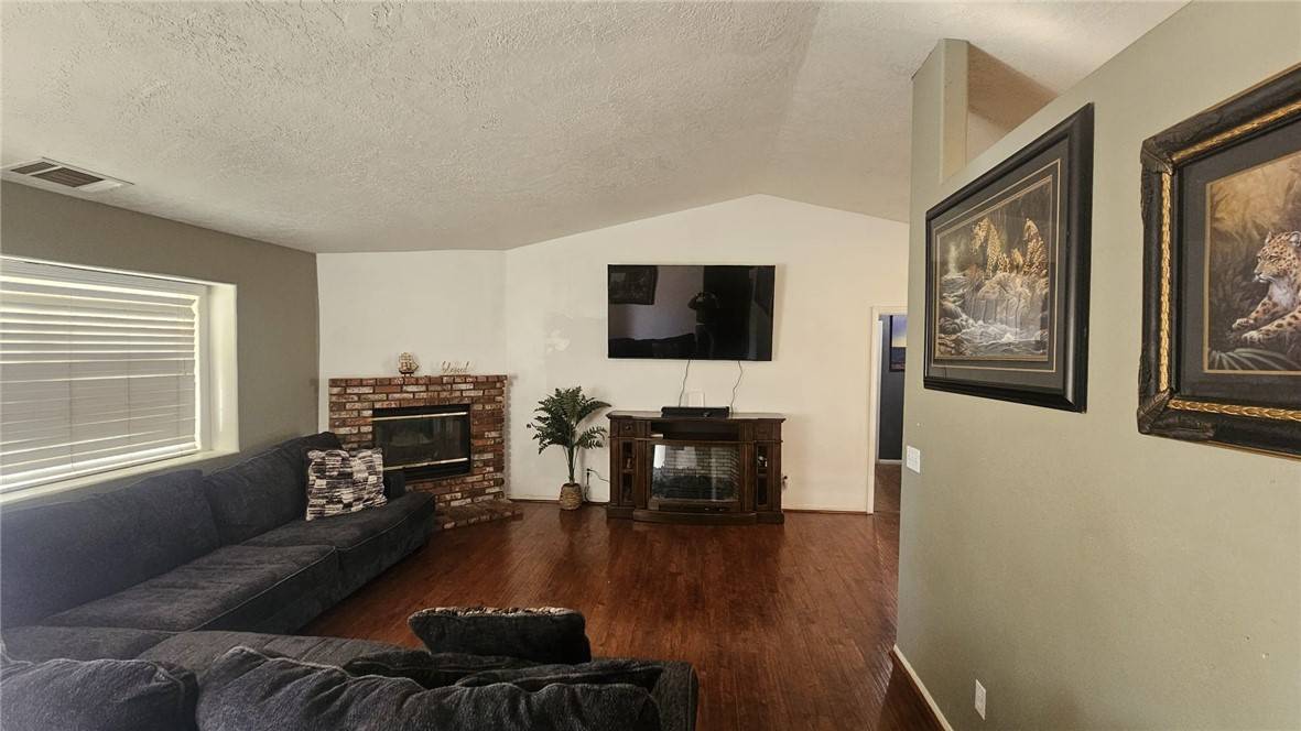 Apple Valley, CA 92307,14506 Iroquois RD
