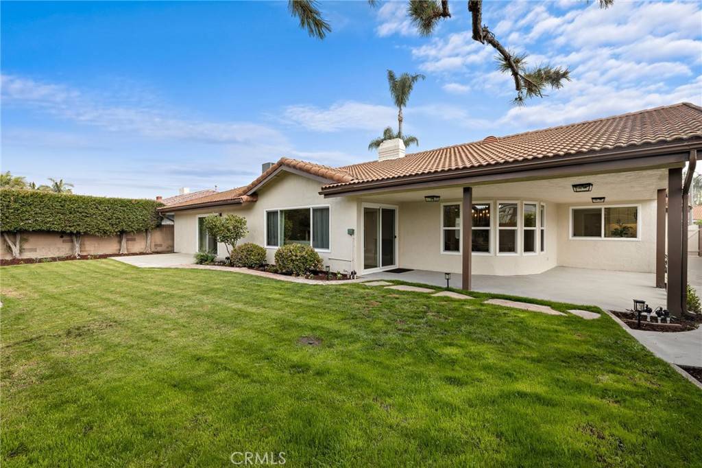 Downey, CA 90240,7848 Calmcrest DR