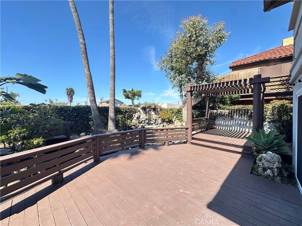 Huntington Beach, CA 92648,301 Portland CIR