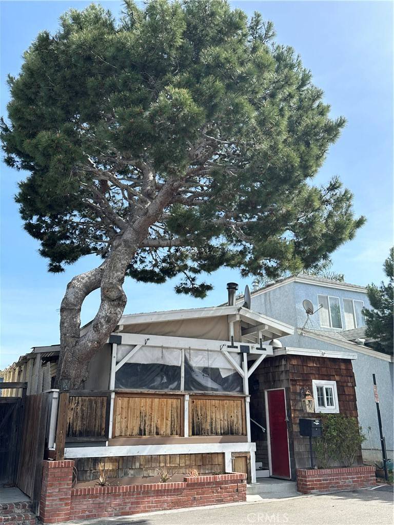 Seal Beach, CA 90740,27 Welcome LN