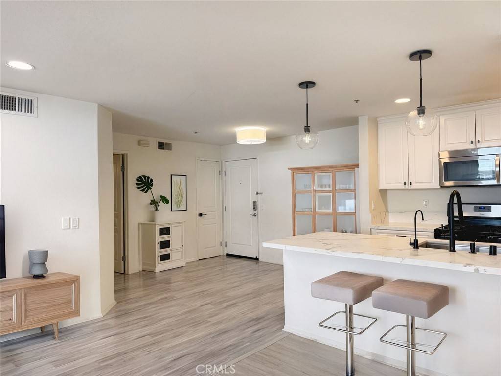 Los Angeles, CA 90046,7320 Hawthorn Avenue #112