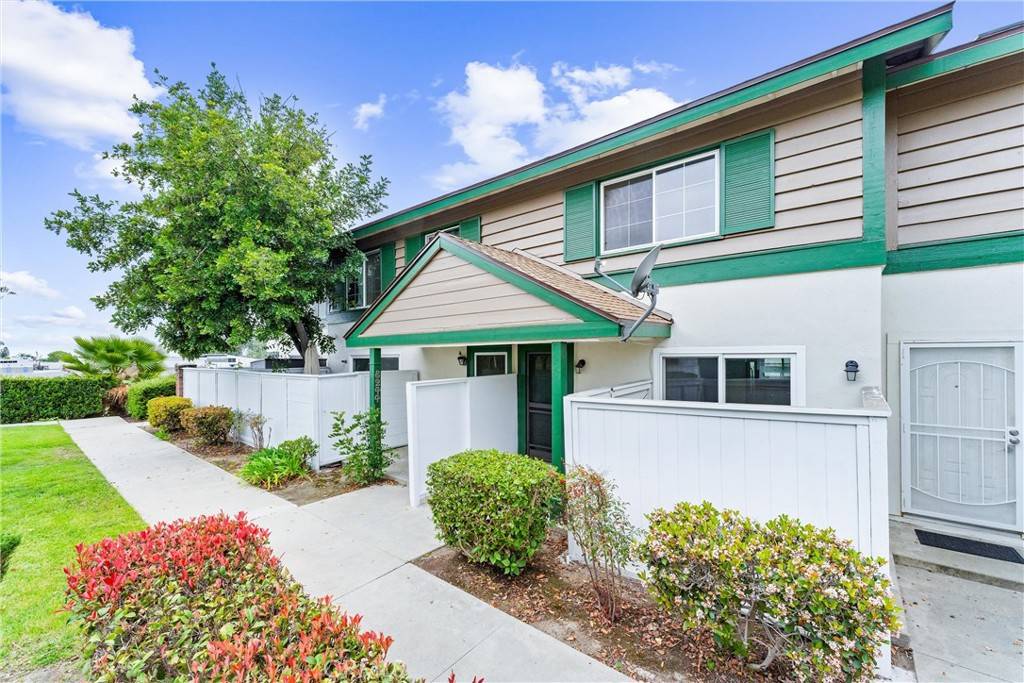 Buena Park, CA 90621,8242 Henderson Green