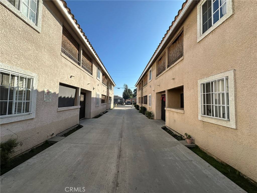 Compton, CA 90220,117 119 E Cypress ST