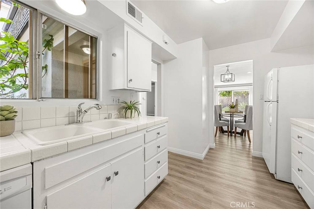 Irvine, CA 92612,28 Brisbane WAY