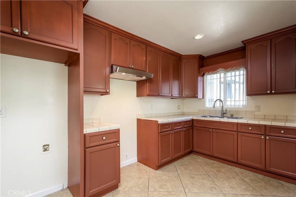 South Gate, CA 90280,9504 San Carlos AVE