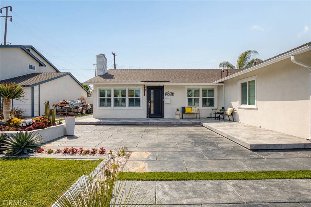 Huntington Beach, CA 92647,15461 Victoria LN