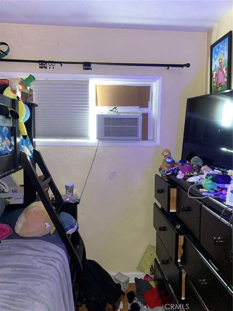 Downey, CA 90241,8637 Buckles ST
