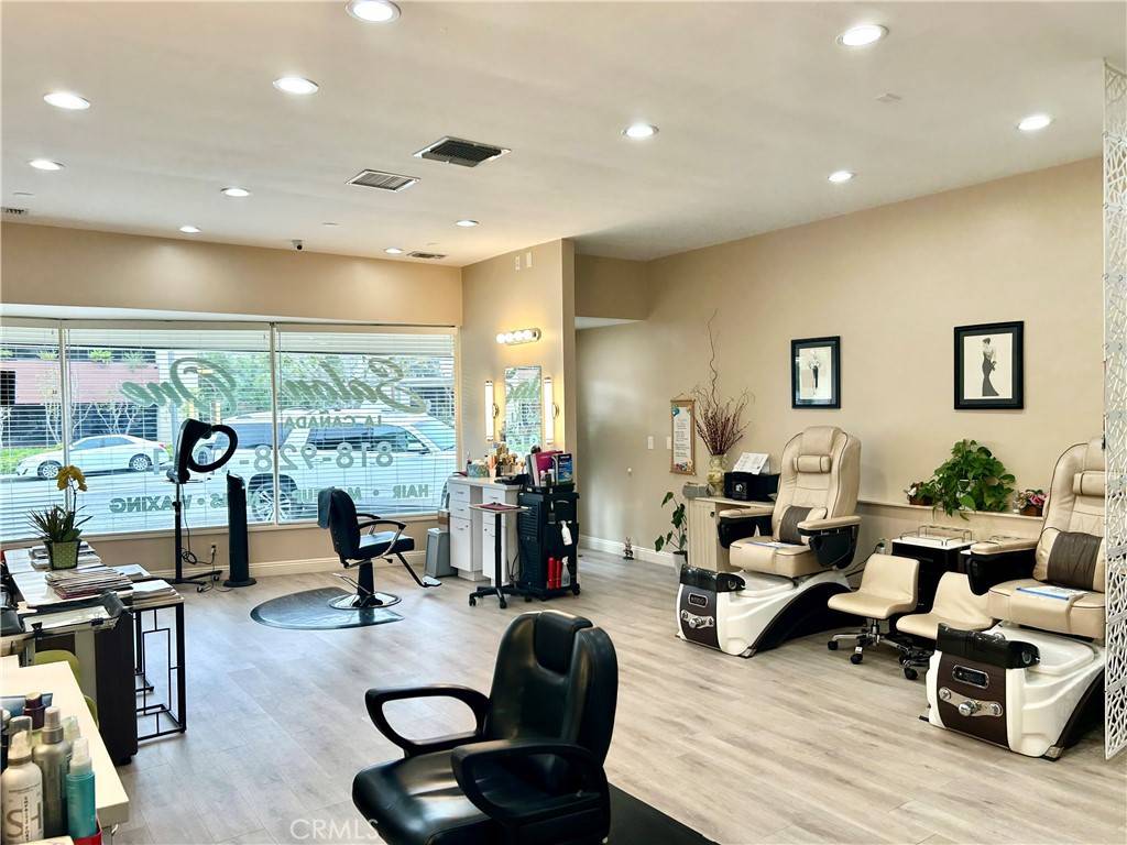 La Canada Flintridge, CA 91011,FOOTHILL BLVD