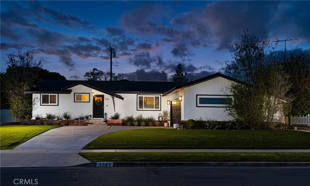 North Tustin, CA 92705,1581 Rainbow DR