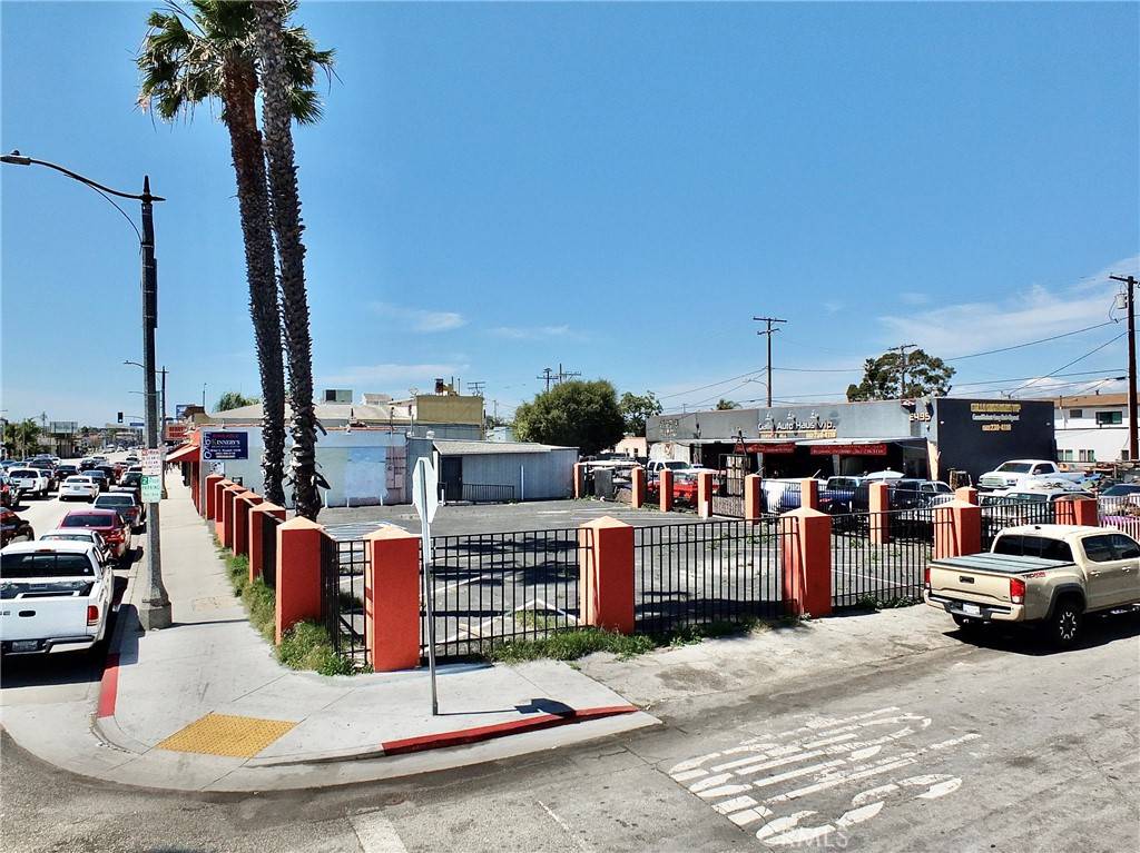 Long Beach, CA 90804,2427 E Anaheim ST