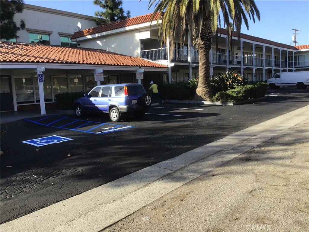 Santa Ana, CA 92705,1621 E 17th ST