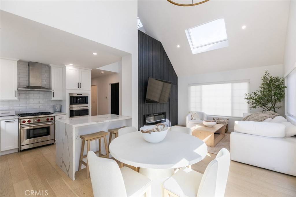 Corona Del Mar, CA 92625,411 .5 Iris AVE
