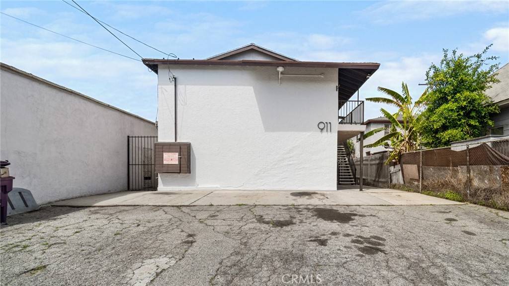 Long Beach, CA 90813,911 E 10th ST