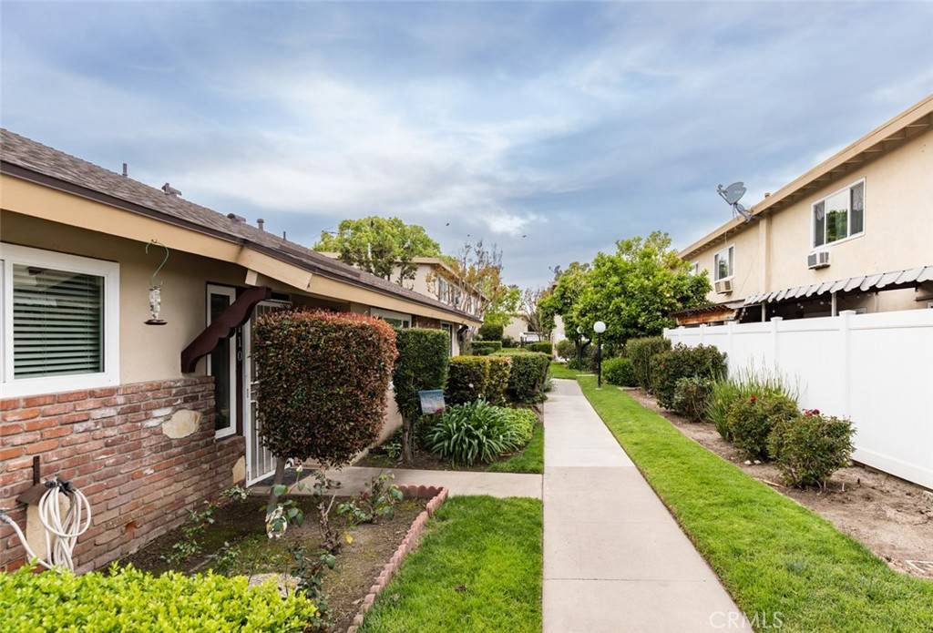North Tustin, CA 92705,1921 N Sherry Ln. #110