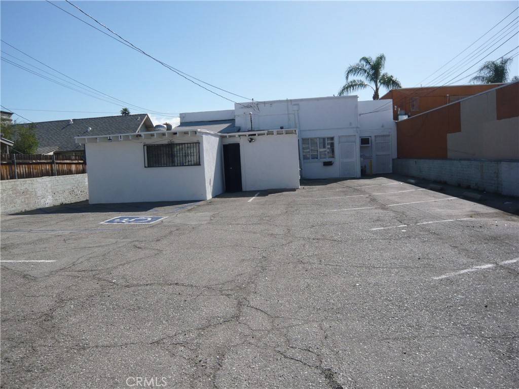 Azusa, CA 91702,325 N Azusa AVE