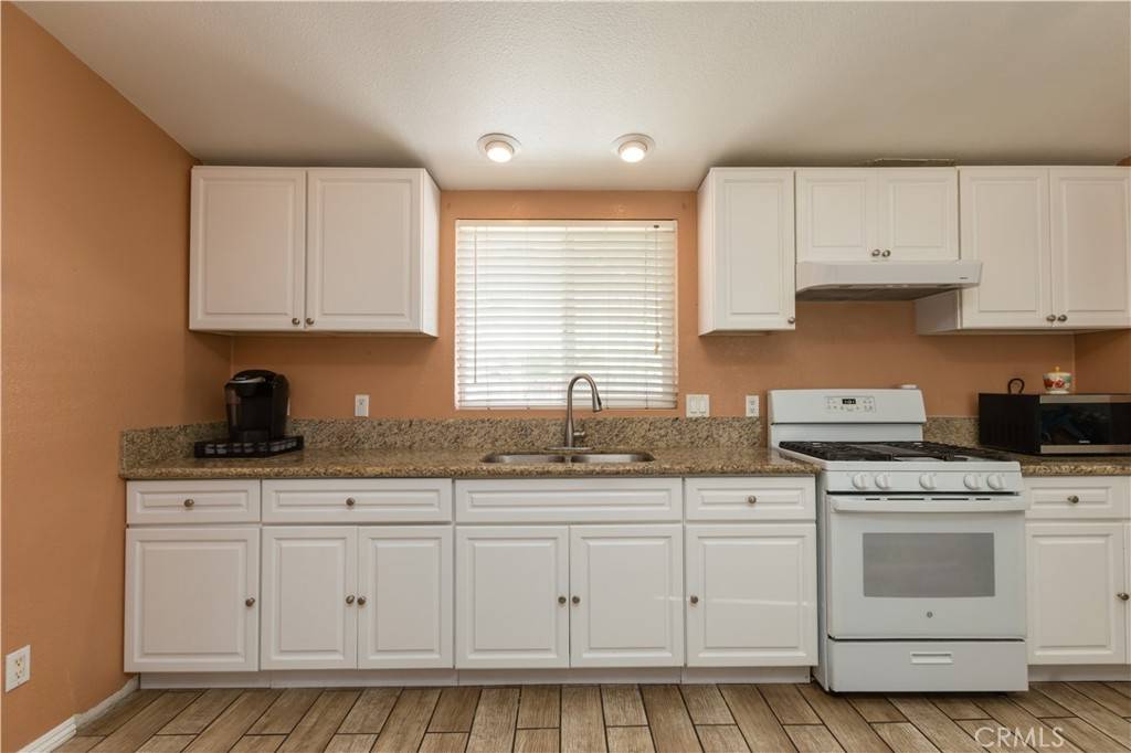 Hemet, CA 92543,226 N Hamilton AVE