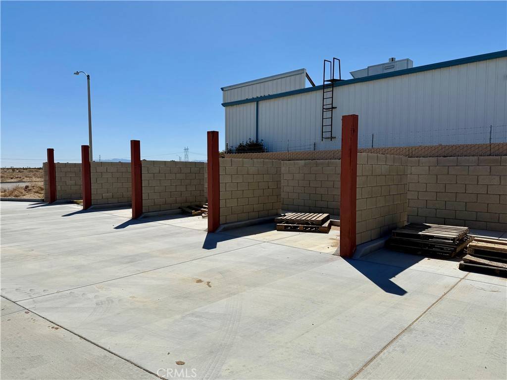 Adelanto, CA 92301,16176 Koala RD