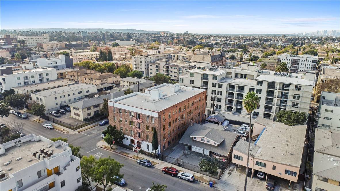 Los Angeles, CA 90005,863 S St Andrews PL