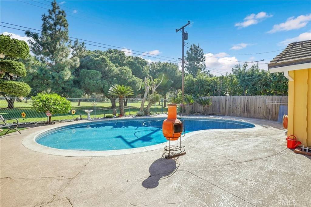 Lakewood, CA 90712,4354 Fairway DR