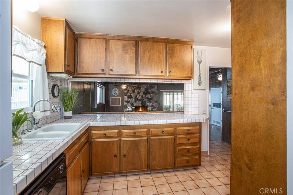 Fullerton, CA 92832,327 E Ash AVE
