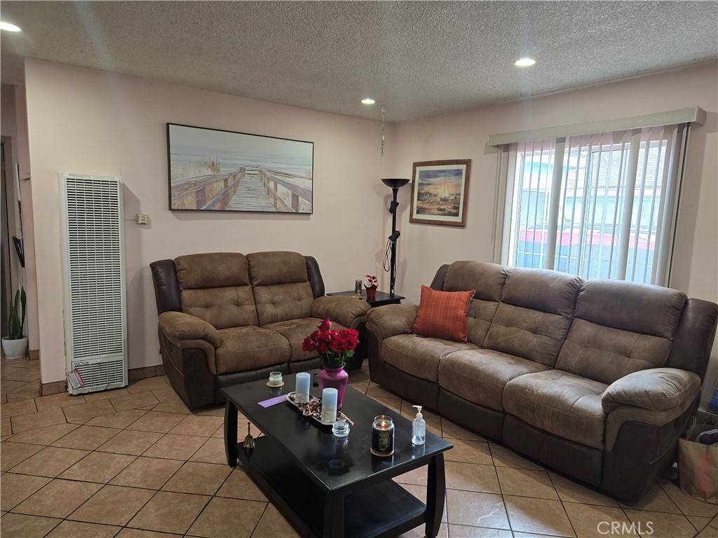 Carson, CA 90745,1127 E Joel ST