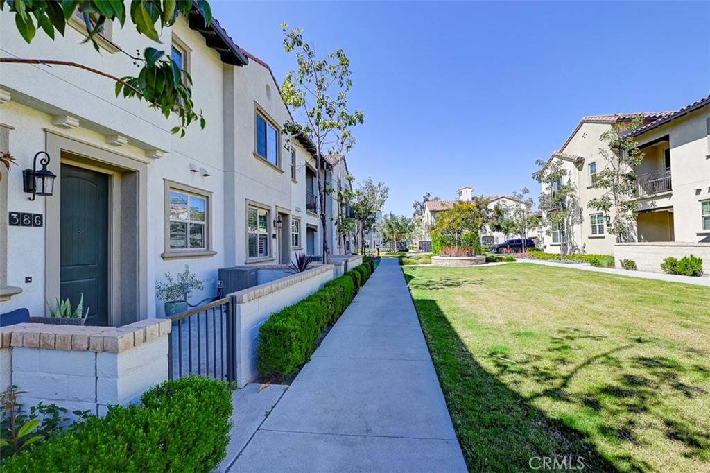Stanton, CA 90680,386 Sunrise LN