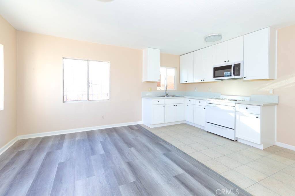 Los Angeles, CA 90047,1445 1/2 W 82nd ST