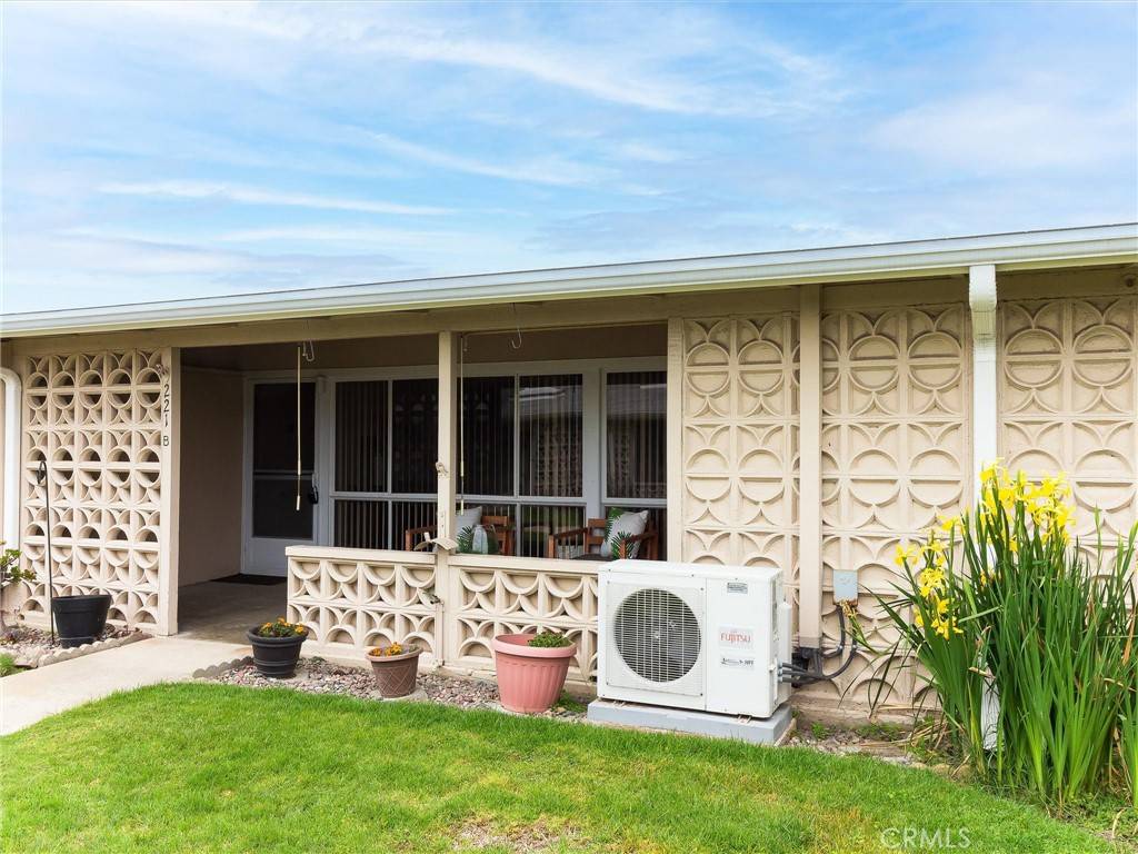 Seal Beach, CA 90740,13061 Oak hill Dr #221B