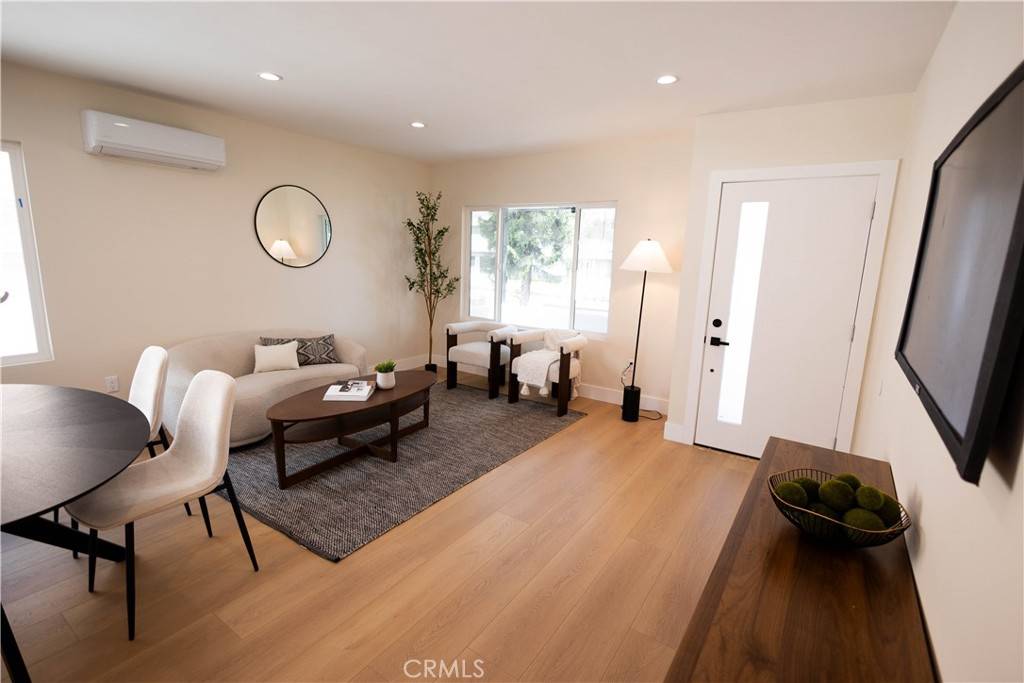 Los Angeles, CA 90047,2027 W 96th ST
