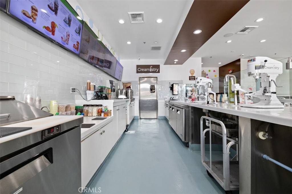 Tustin, CA 92780,13681 Newport Ave #7