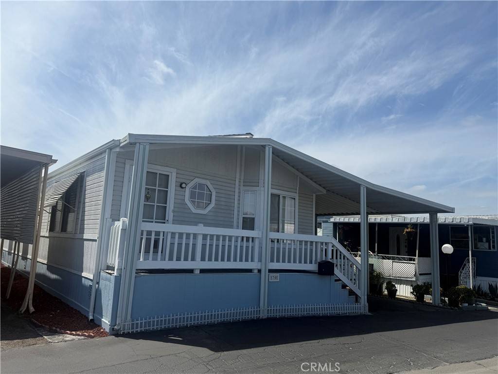 Hawaiian Gardens, CA 90716,12550 Carson ST #70