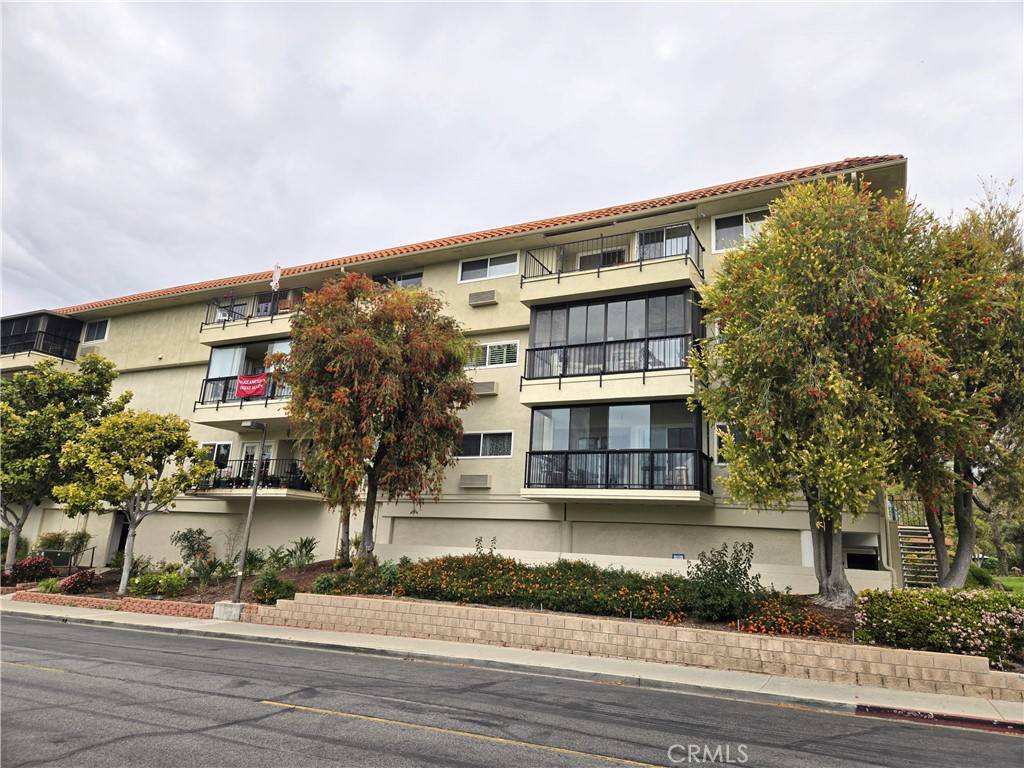 Laguna Woods, CA 92637,2353 W Via Mariposa W #1A