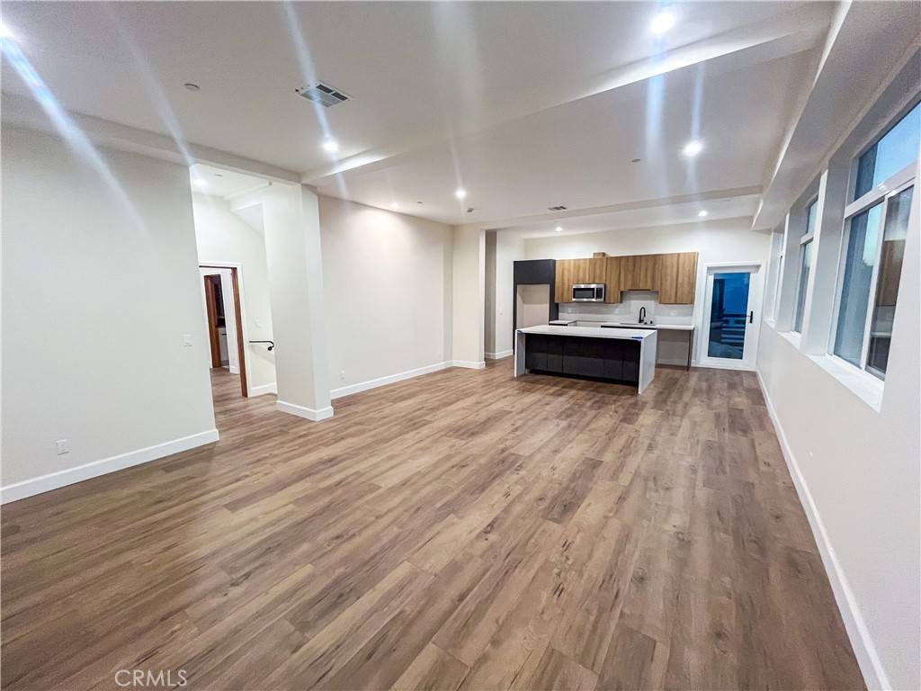 Los Angeles, CA 90016,3022 Virginia RD