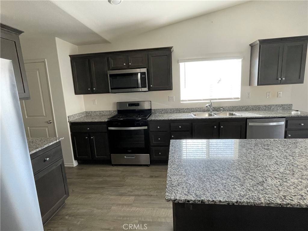 San Jacinto, CA 92583,873 Canopy LN