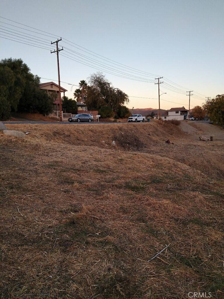 Lake Elsinore, CA 92530,220 N  lewis st