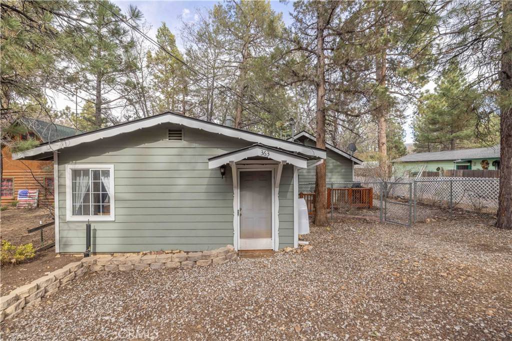 Sugarloaf, CA 92386,363 Cedar LN