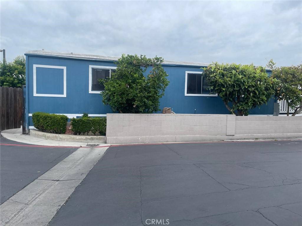Santa Ana, CA 92704,201 Queen LN #108