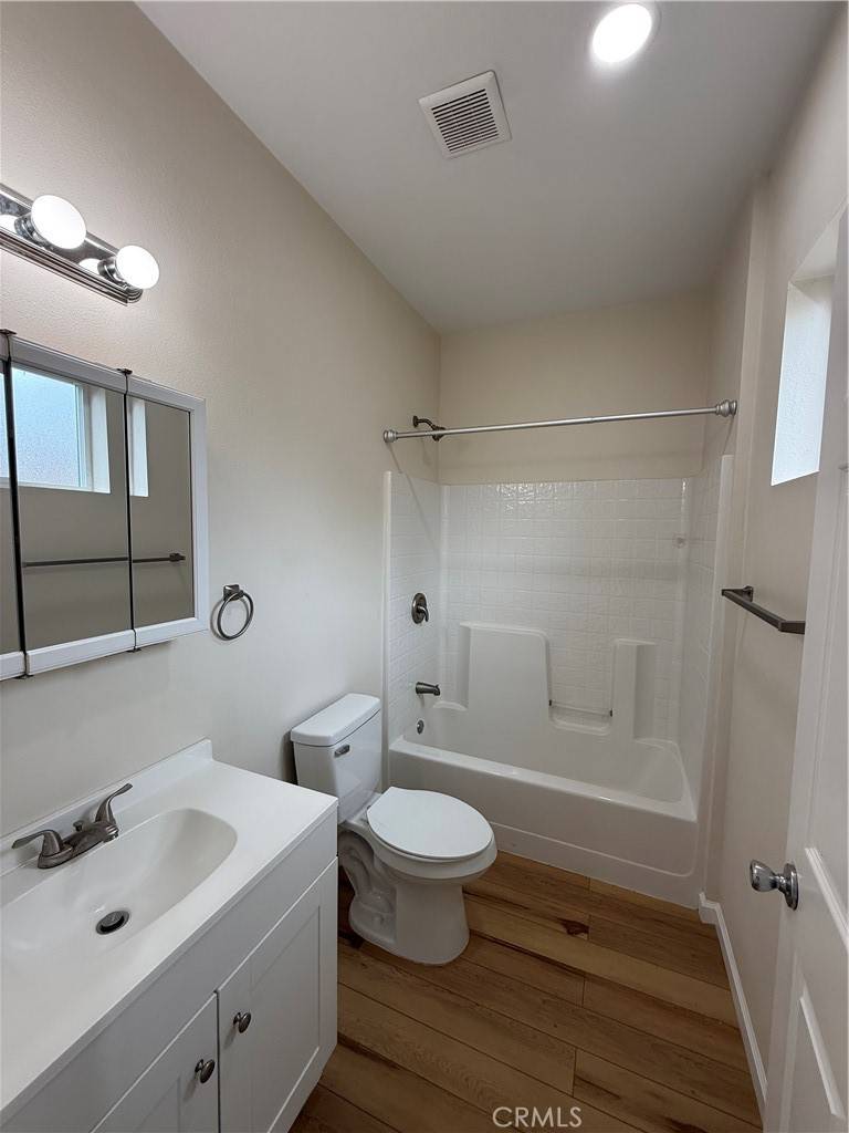Long Beach, CA 90805,670 E 67th ST